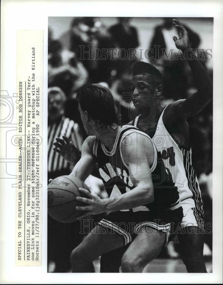 1990 Press Photo Harvey guard Terrone Link vs Kirtland Hornets-basketball action - Historic Images