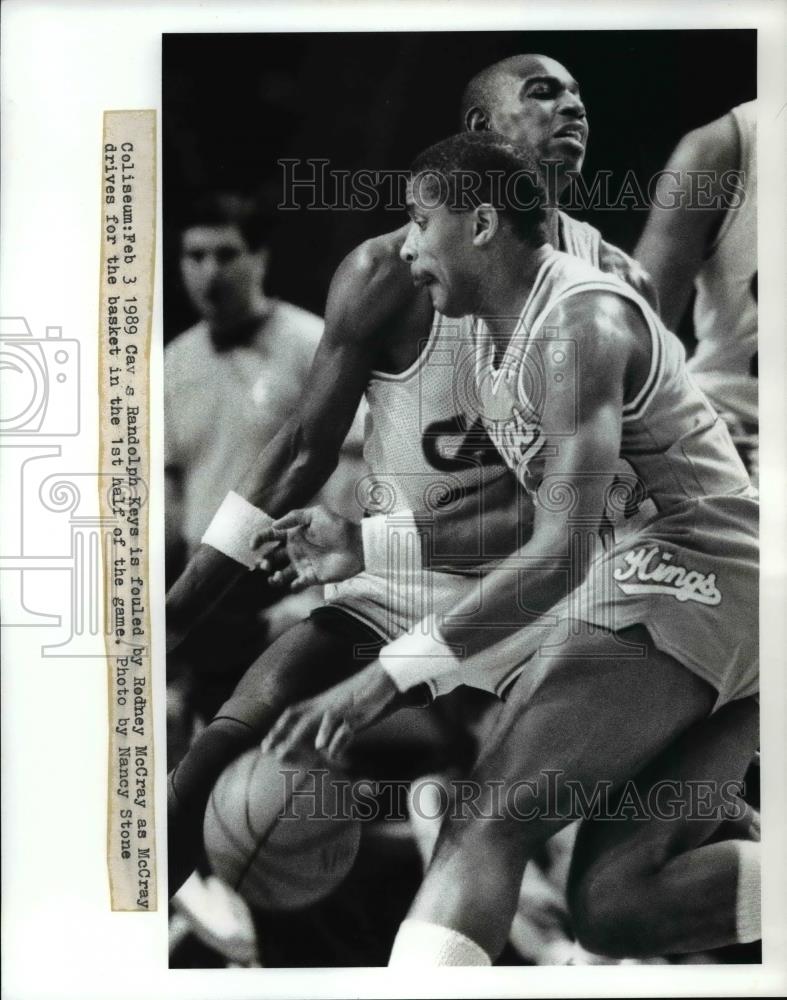 1989 Press Photo Cavs Rodney McCray vs Randolph Keys-basketball action - Historic Images