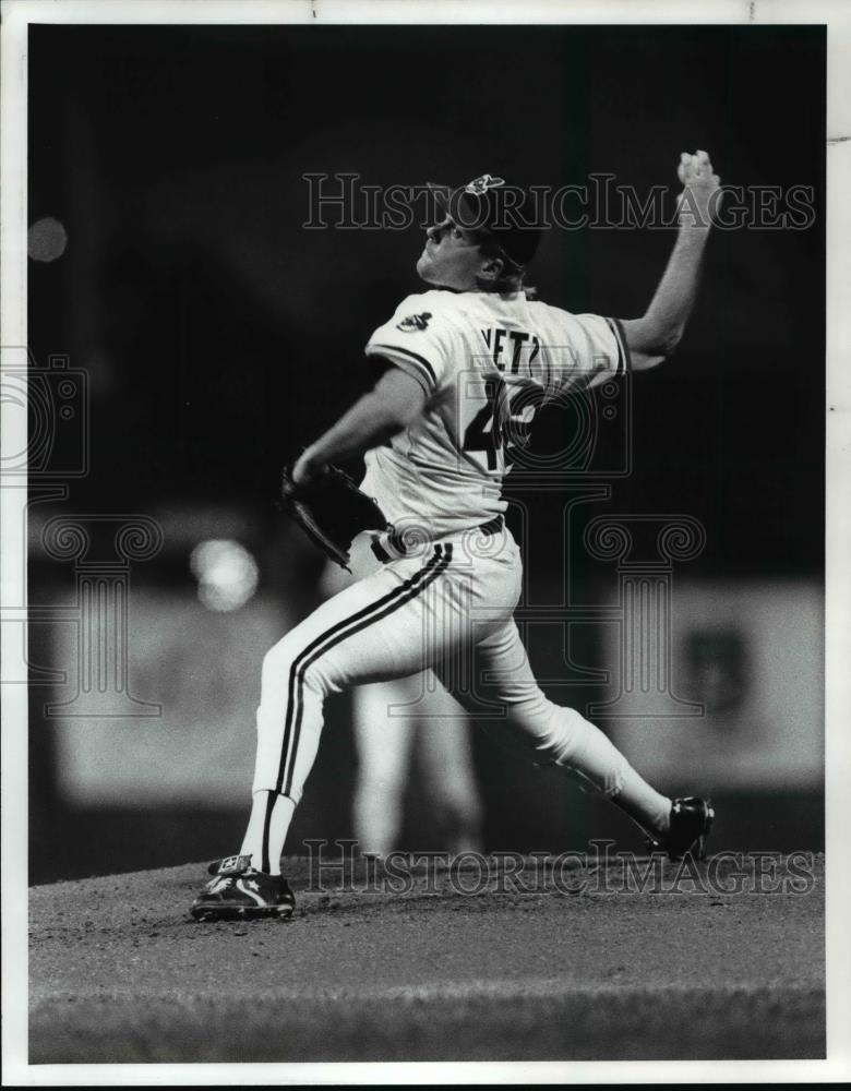 1988 Press Photo Yett pitches in 1st inning - cvb70339 - Historic Images