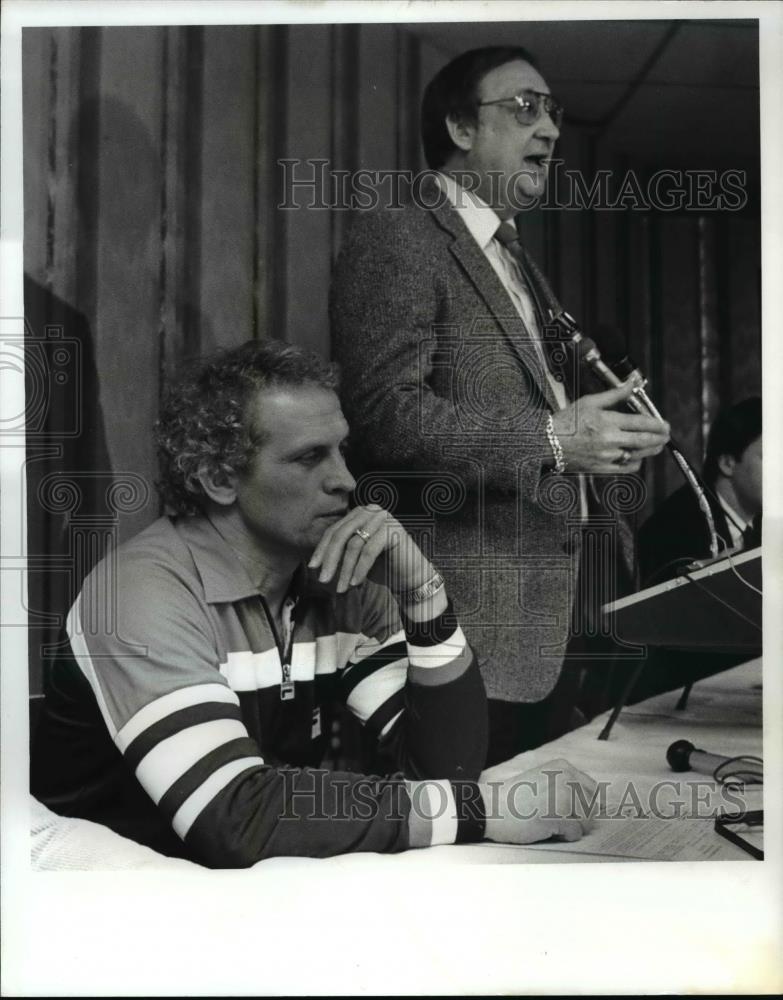 1982 Press Photo Bill Musselman and Ted Stepien - cvb70372 - Historic Images