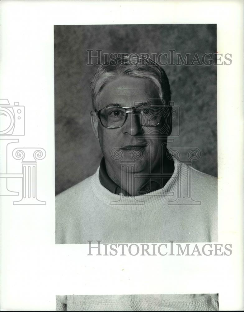 1991 Press Photo Dick Helm-Cavaliers basketball assistant coach - cvb70393 - Historic Images