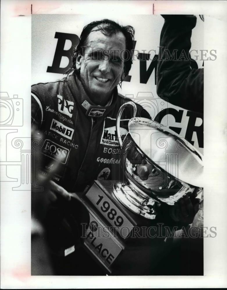 1989 Press Photo Emerson Fittipald is all smiles with his third in a row win - Historic Images