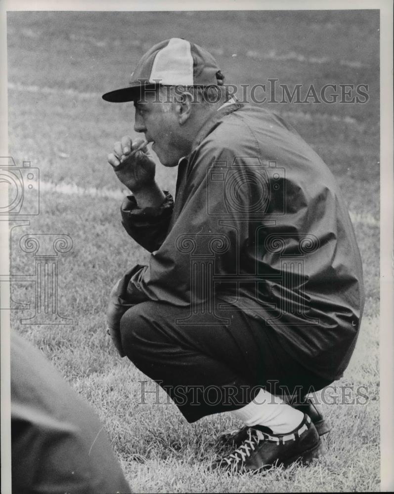 1971 Press Photo Nick Skovich in second half frenzy of Browns-Oilers game - Historic Images