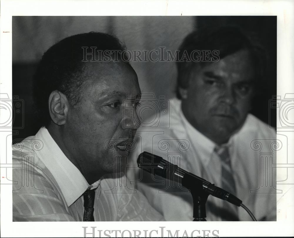 Press Photo Cavaliers Head Coach Lenny Wilkens answers questions. - cvb70707 - Historic Images