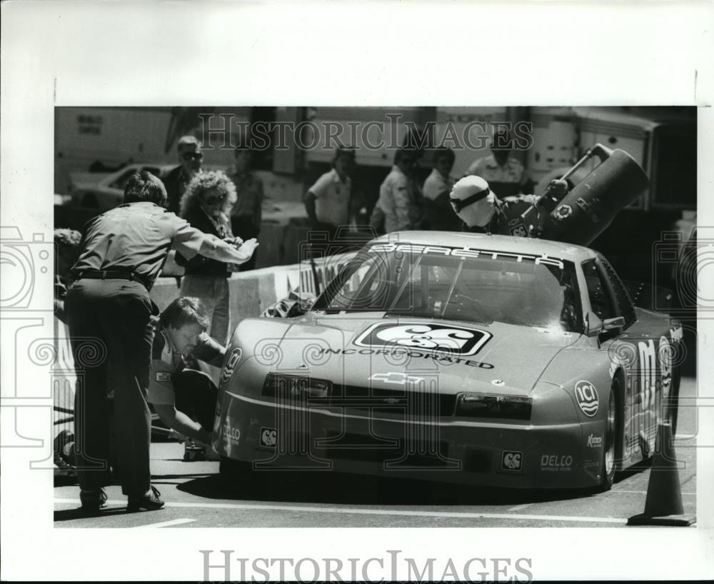 1989 Press Photo The pit crew for Tommy Kendall competed in Pitstop Challenge. - Historic Images