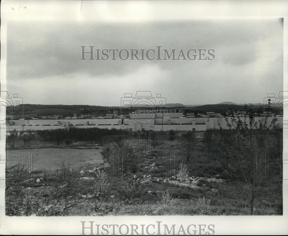 1976 Press Photo Chrysler Plant- New Stanton Pennsylvania - cvb71013 - Historic Images
