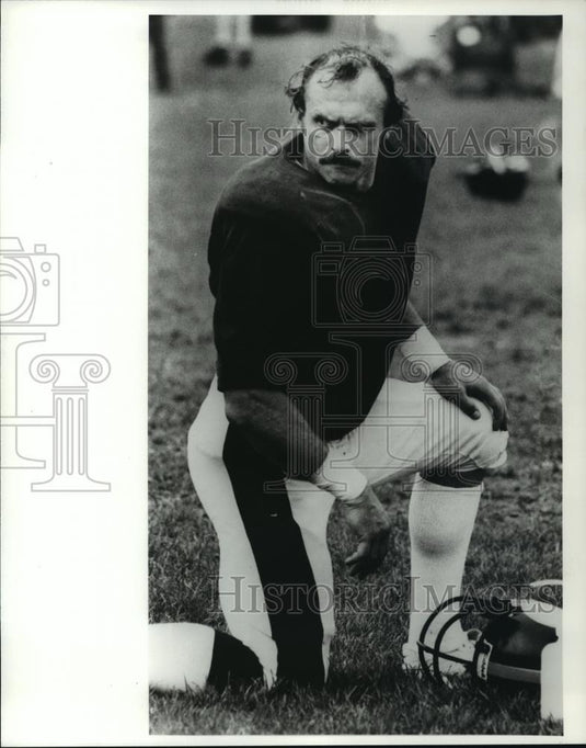 Press Photo Football player - cvb71650 - Historic Images