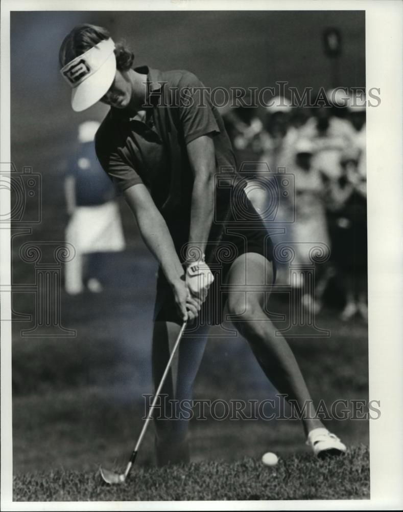 Press Photo Daniel chips from the fringe to with in 6 inches to make a bogey. - Historic Images