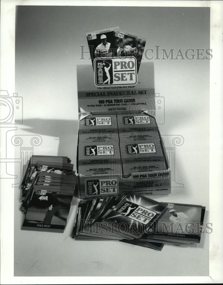 1991 Press Photo New Golf Collectors Cards from PGA Tour. - cvb71902 - Historic Images