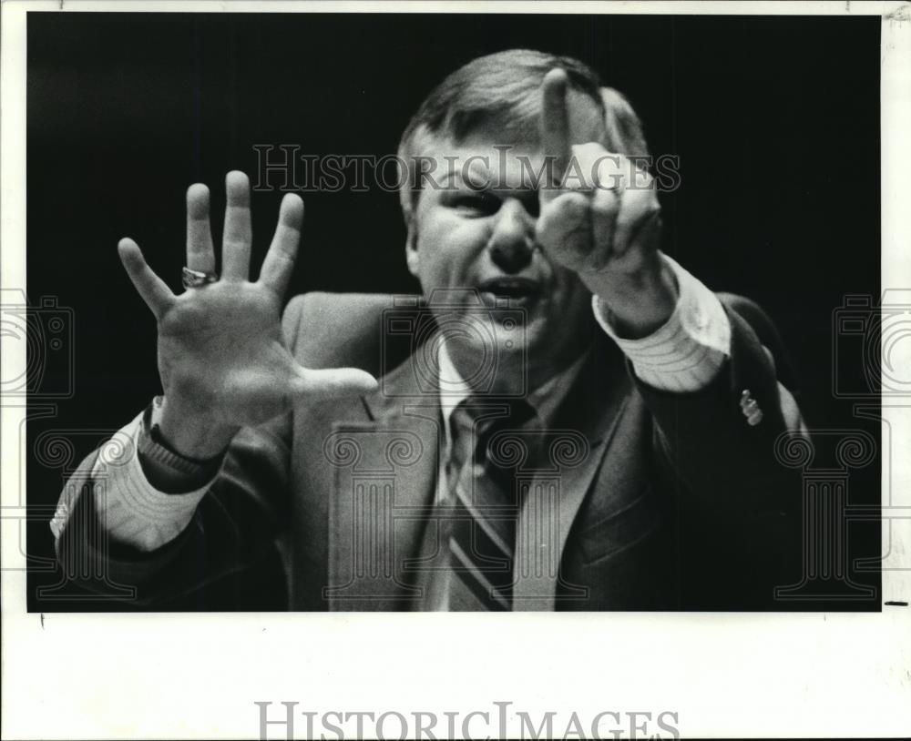 1987 Press Photo Ill. St., coach Bob Donewald complain to the ref about - Historic Images