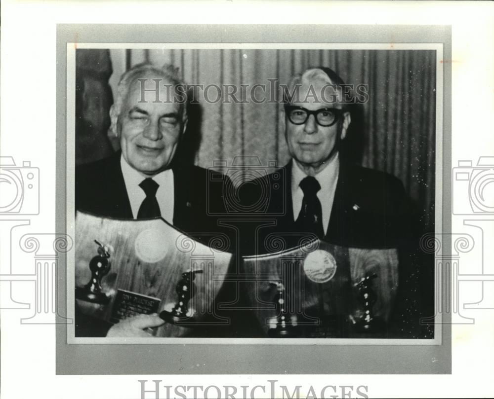 1990 Press PhotoTony Pianowski (L) & Pete Amico (R) Longtime Basketball Official - Historic Images