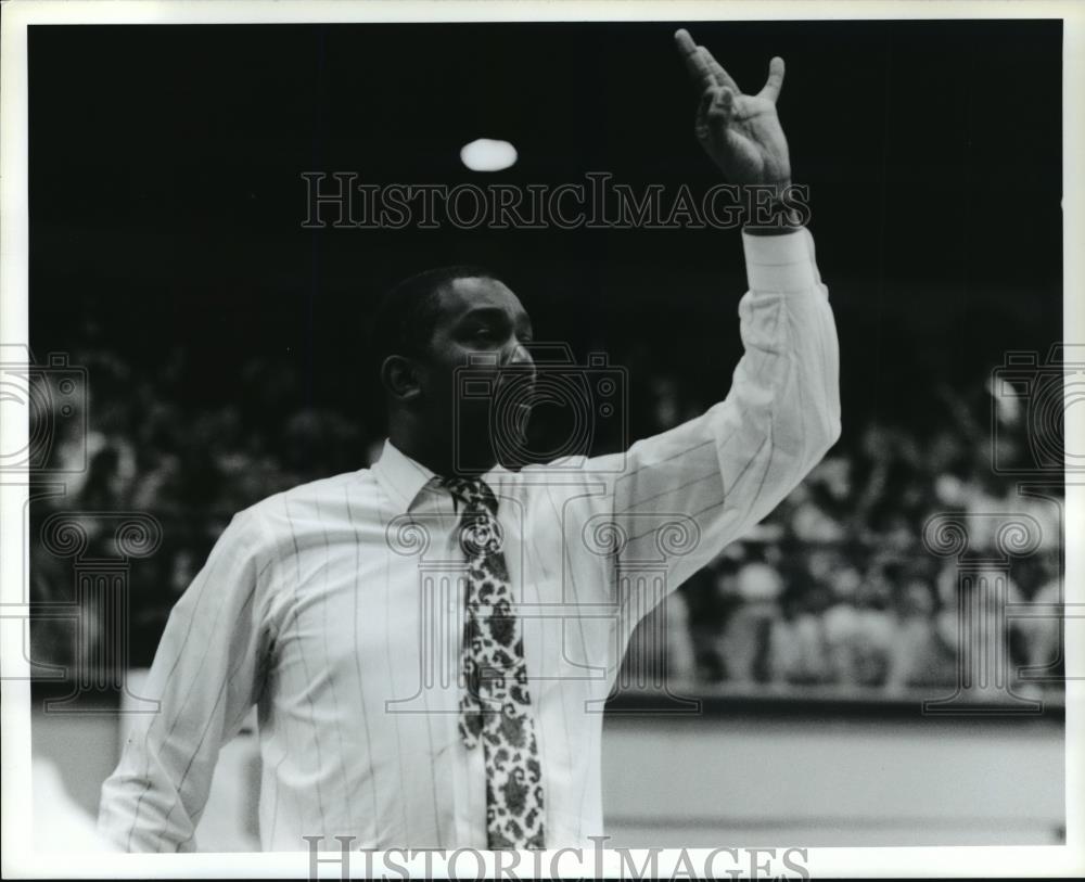 Press Photo University of Akron Head Basketball Coach Coleman Crawford - Historic Images