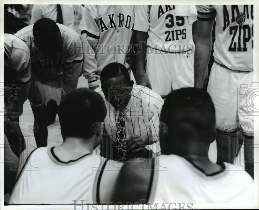 Press Photo University of Akron Head Basketball Coach Coleman Crawford - Historic Images