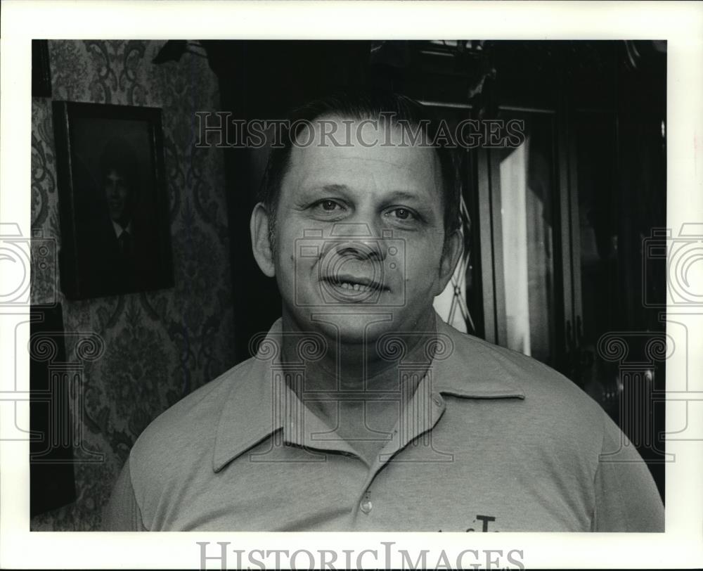 1990 Press Photo Bob Madison, retiring head football coach from West Tech - Historic Images