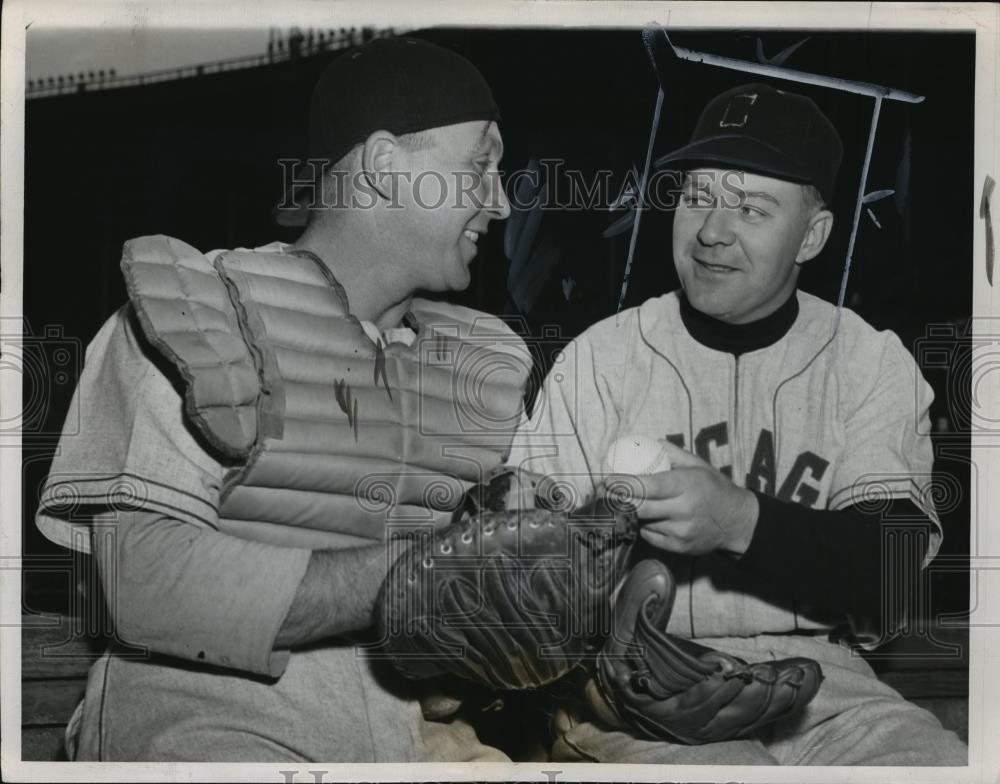 1947 Press Photo Ed Lopat and Mike Tresh-Chicago baseball - cvb72277 - Historic Images