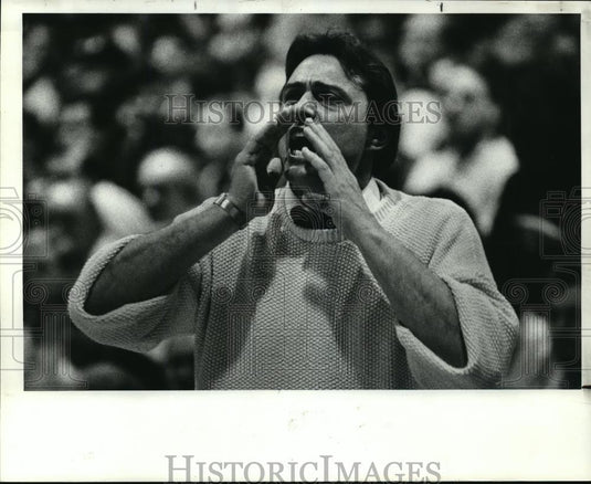 1987 Press Photo St. Joe's coach Mike Moran gives the orders to his team. - Historic Images