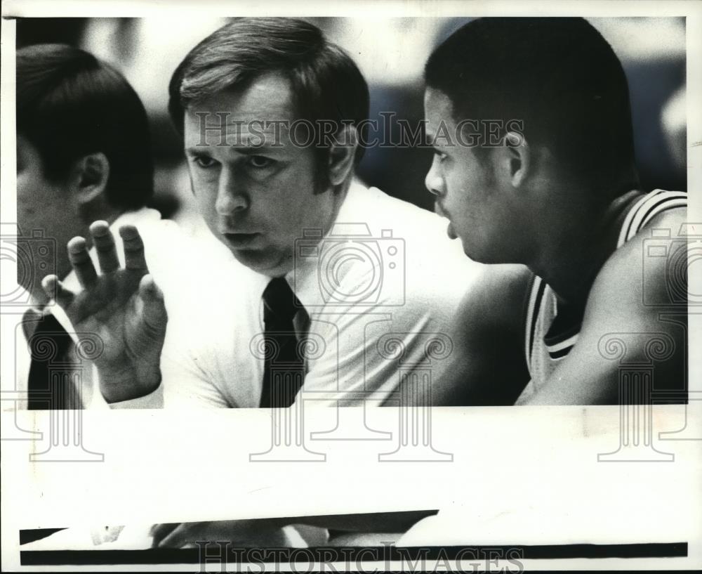 Press Photo O.S.U. coach Eldon Miller and Clark Kellogg. - cvb72434 - Historic Images