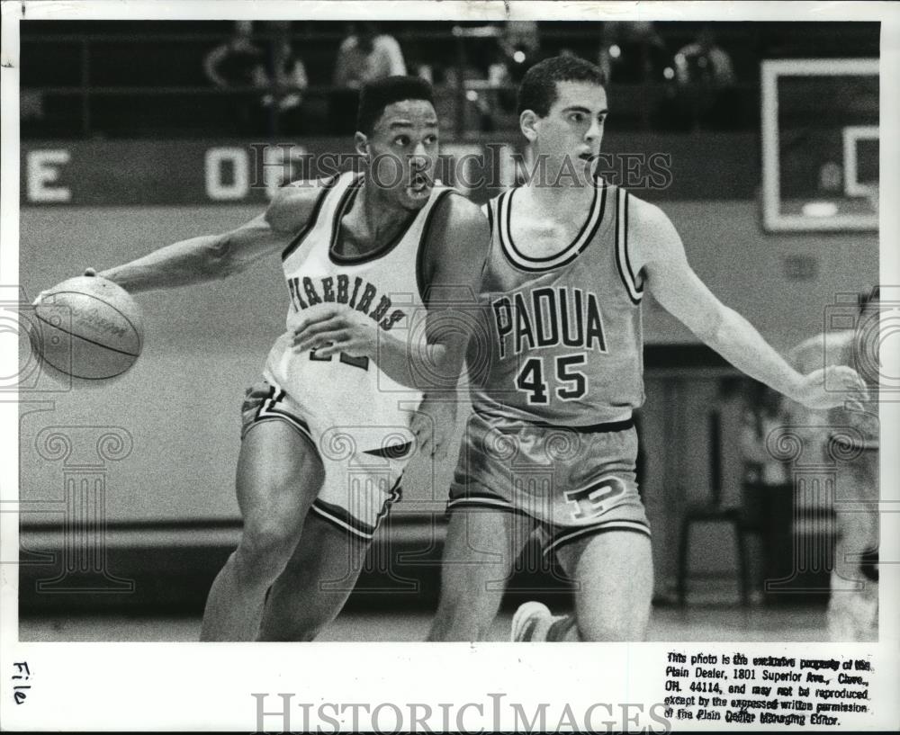 Press Photo Chanel&#39;s Shannon Vickers and Padua&#39;s Mike Bandwen. - cvb72443 - Historic Images