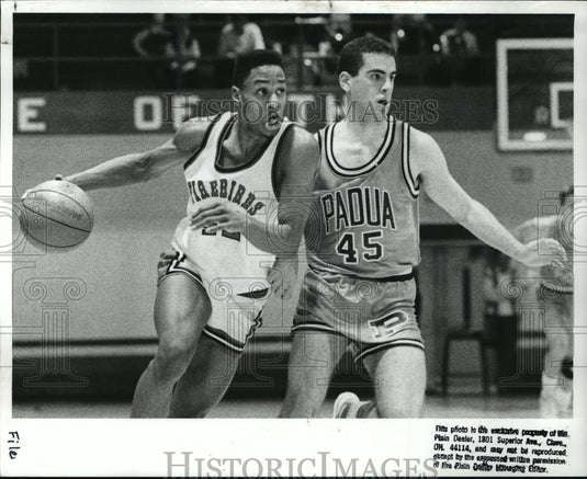Press Photo Chanel's Shannon Vickers and Padua's Mike Bandwen. - cvb72443 - Historic Images