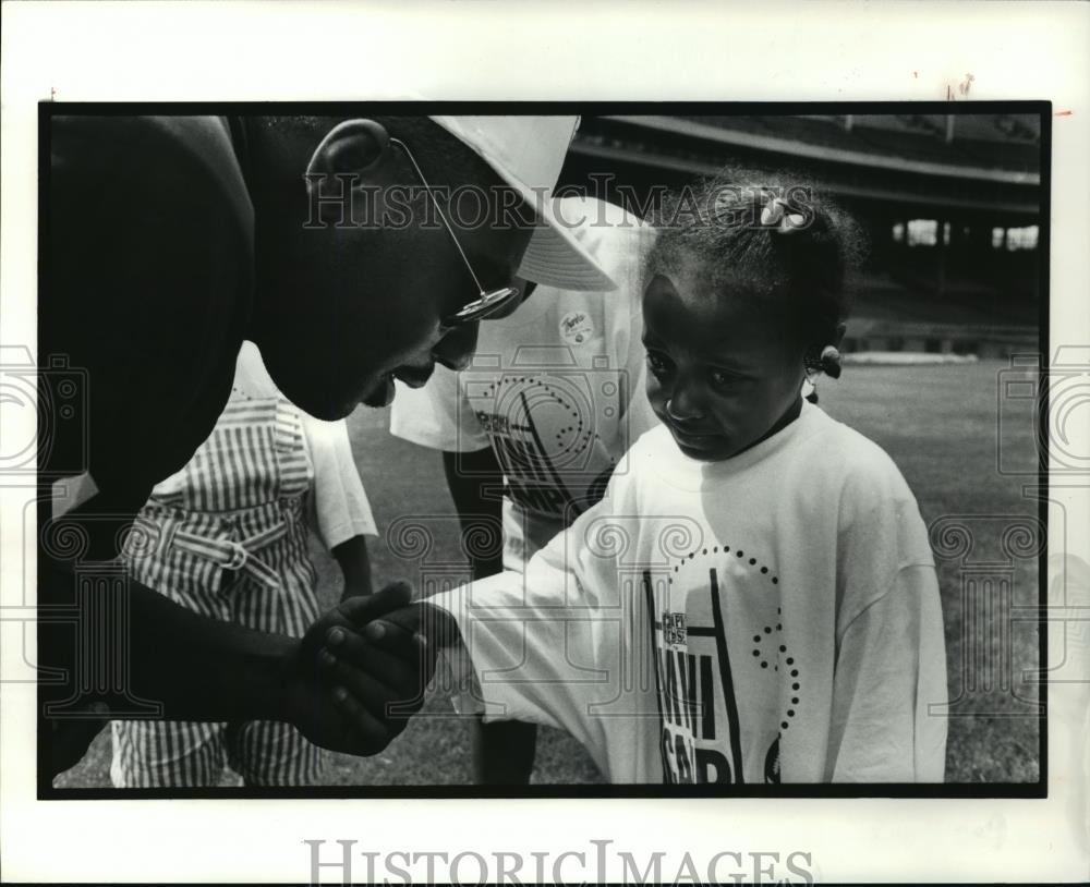 1991 Press Photo Four-year-old Afton Branch disappointed by catch at mini-camp - Historic Images