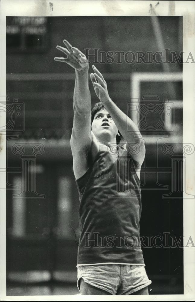 Press Photo Basketball Player - Dave Udath - cvb72485 - Historic Images