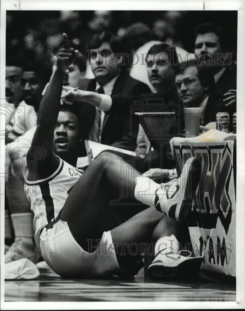 1987 Press Photo Clinton Ransey Calls for ref to give CSU the ball - cvb72551 - Historic Images