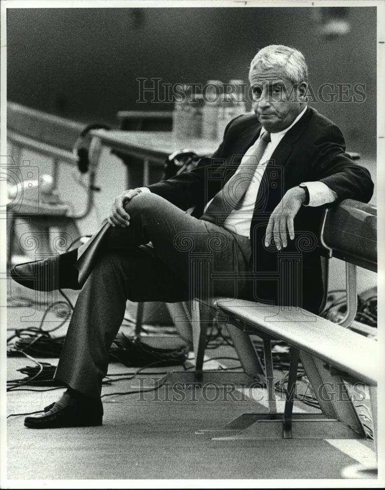 1985 Press Photo Art Modell, Owner of Browns on Bench Before Game - cvb72658 - Historic Images