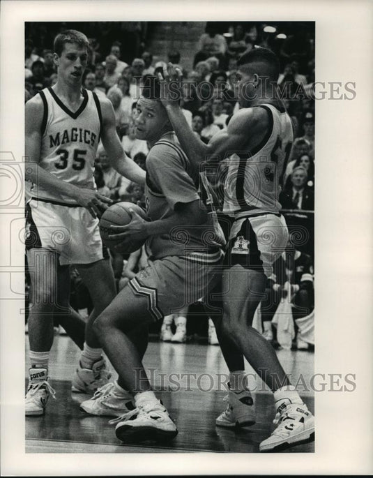 1991 Press Photo St Joe's Miles Golden breaks trap by B Bidlingmyer, B Simpson - Historic Images