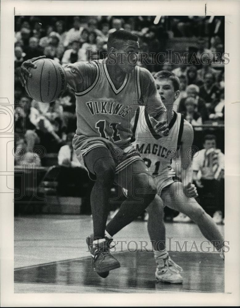 1991 Press Photo St Joe&#39;s #11 Troy Miller brings ball down against Jack Morgan - Historic Images