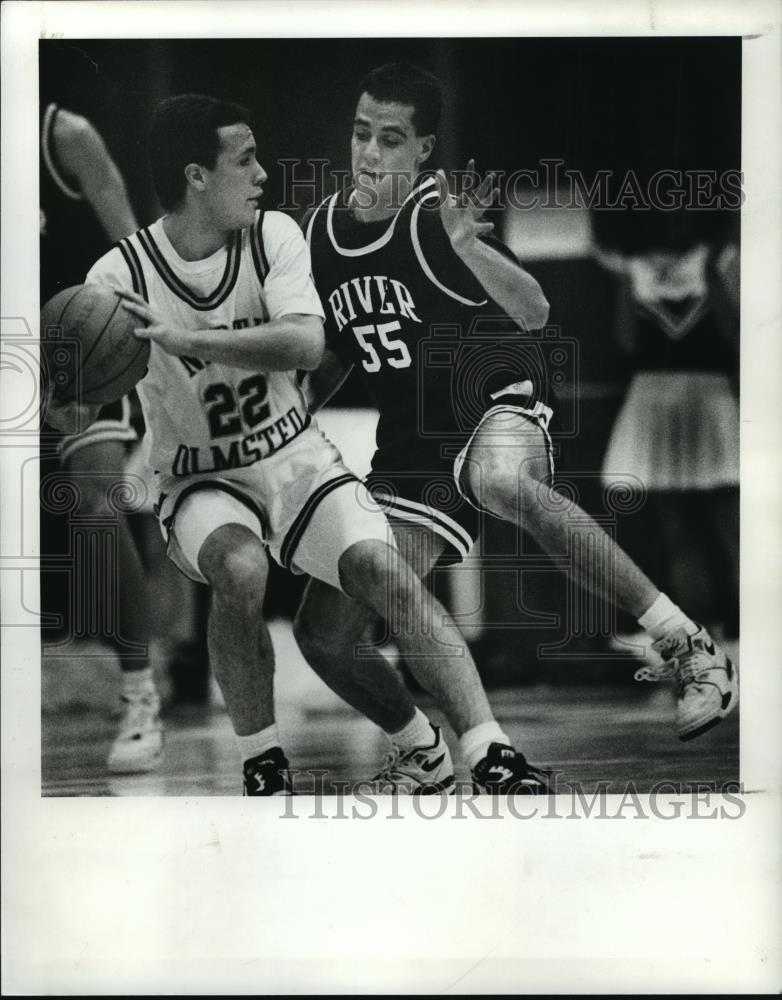 1991 Press Photo Dave Stabciu #55 of River puts pressure on Dan LaBianca #22 - Historic Images