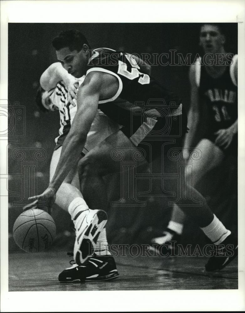 1990 Press Photo Brecksville Broadview Hts High vs Normandy High Basketball - Historic Images