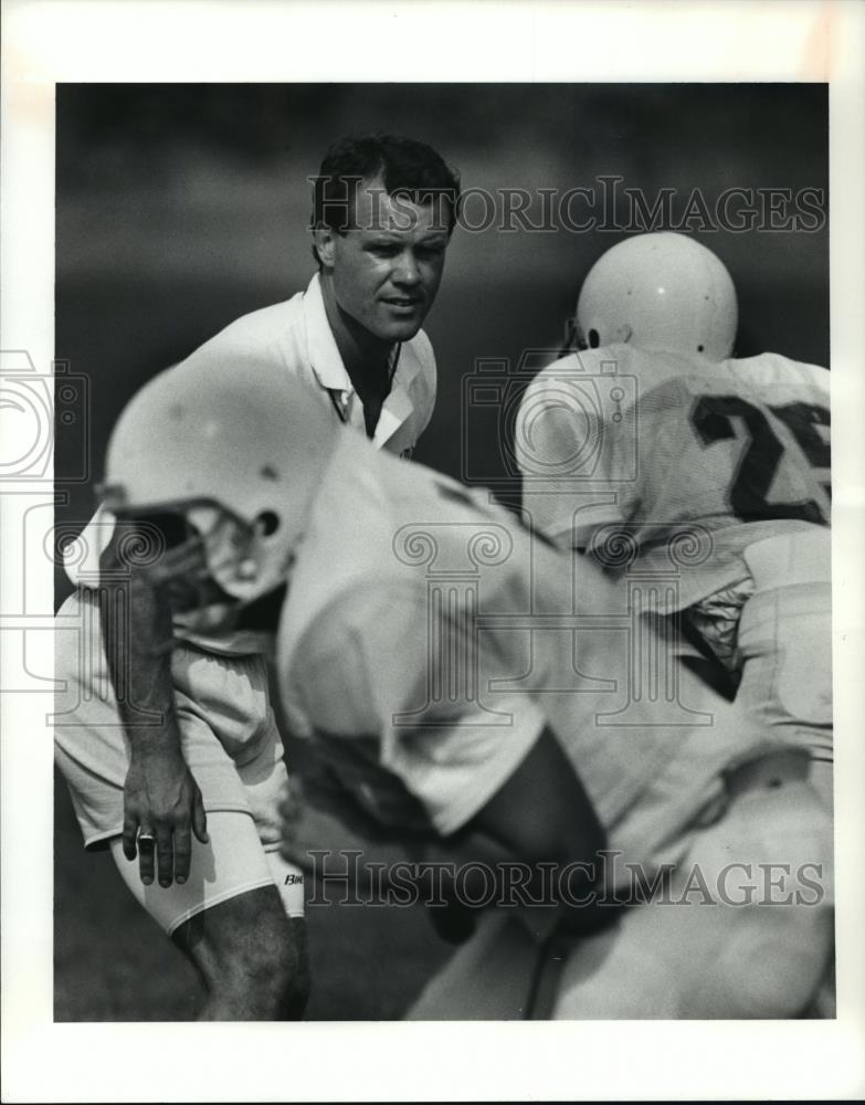 1991 Press Photo Mark Barren watches players during football practice at NDCL HS - Historic Images