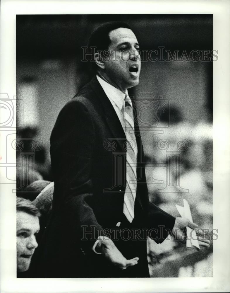 1990 Press Photo CSU Coach Mike Boyd coaches basketball game vs AAU - cvb72733 - Historic Images