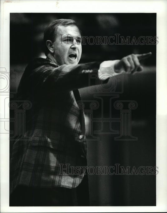 Press Photo Elden Miller Head Coach for Northern Iowa losing miserably. - Historic Images