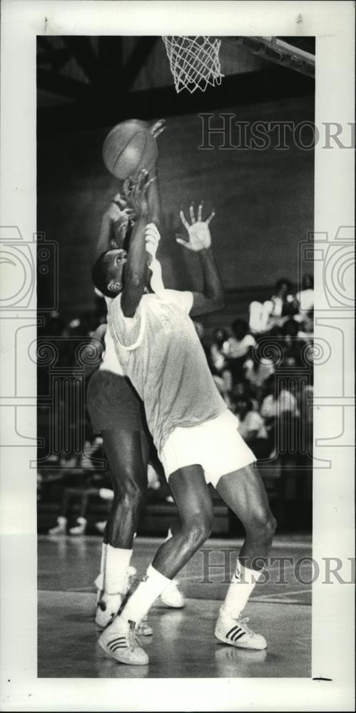 Press Photo Sports-Basketball - cvb72899 - Historic Images
