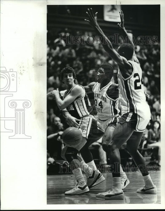 1985 Press Photo Brian Kiefer vs Cleveland Ray Salters and Clinton Smith - Historic Images