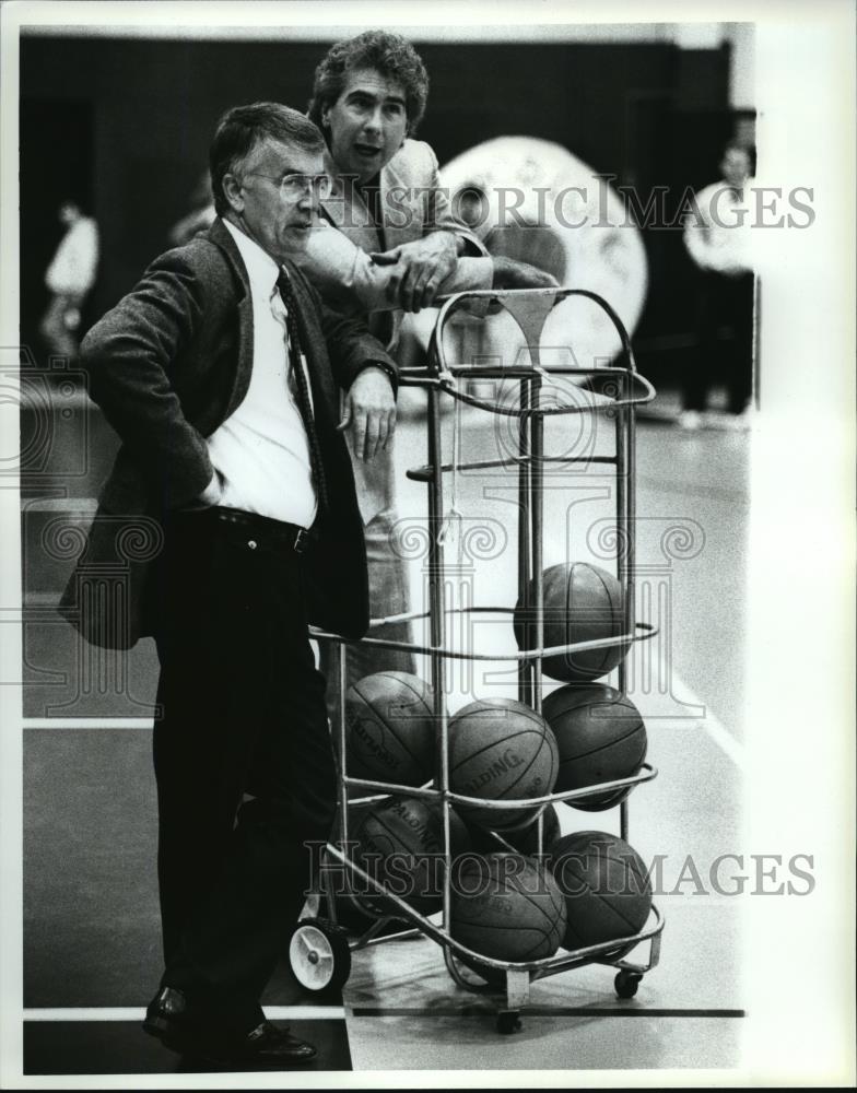 Press Photo Avon Lake High School Varsity Coach Dick Deasy - cvb72926 - Historic Images