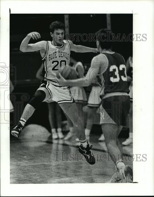 1990 Press Photo Kevin Neebes of Hawken vs Steve Molek of Wickliffe - cvb72958 - Historic Images