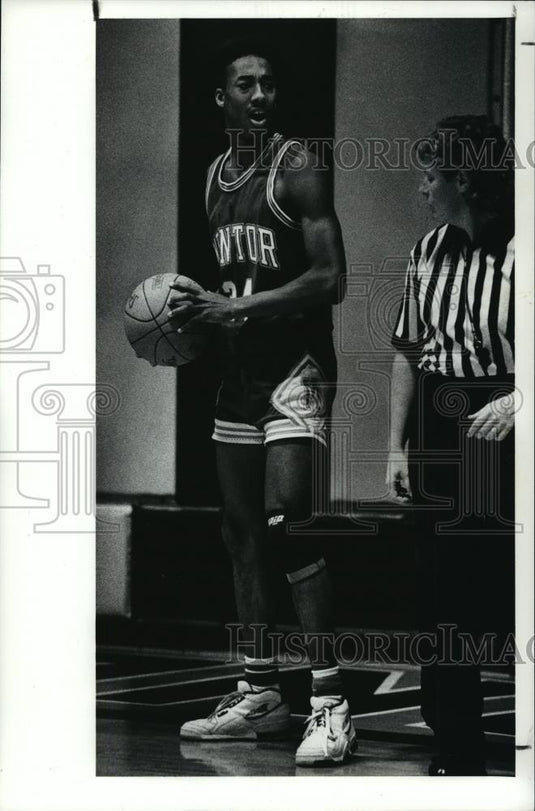 1991 Press Photo Sherron Martin of Mentor vs Eastlake North-basketball action - Historic Images