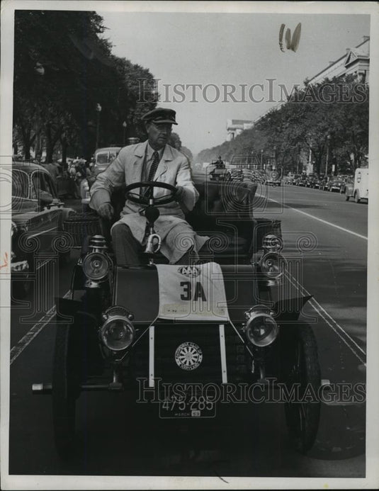 1953 Press Photo C. Raymond Levis, Annapolis, Md., 1903 Cadillac - cvb72999 - Historic Images