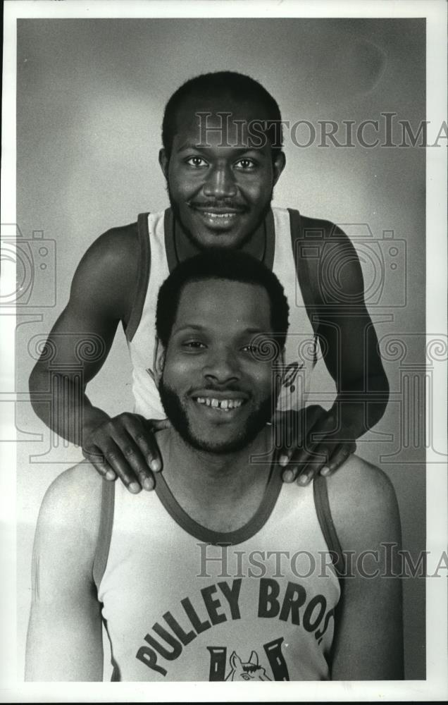 1983 Press Photo Front Gary Stanton, rear, Van Glen Neal of Pulley Bros. - Historic Images