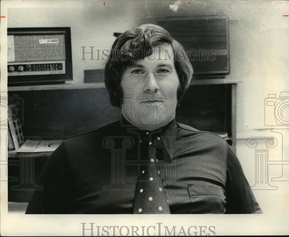 1975 Press Photo Larry Giangulio Head Coach Bethel High School - cvb73140 - Historic Images