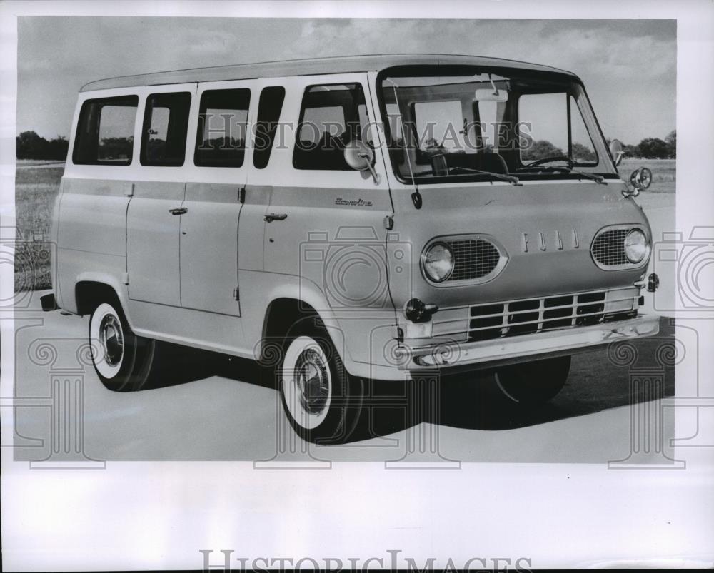 1961 Press Photo 1961 Ford Econoline Station Bus - cvb73221 - Historic Images