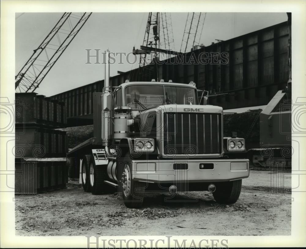 1986 Press Photo 1986 GMC General Trucks - cvb73239 - Historic Images