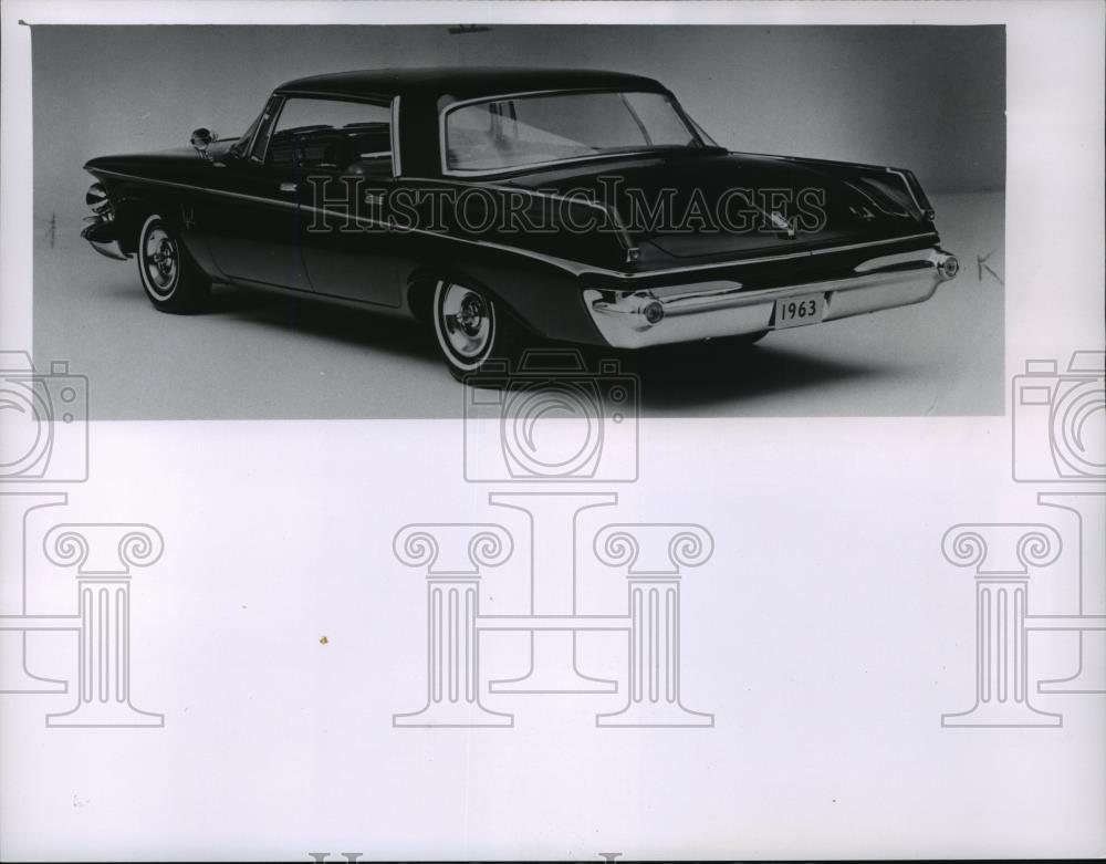 1962 Press Photo 1963 Chrysler Imperial Custom four door hardtop - cvb73263 - Historic Images