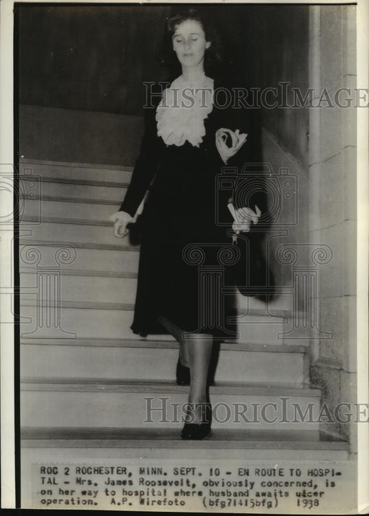 1938 Press Photo Mrs. James Roosevelt Heads to Hospital for Husband's Operation - Historic Images
