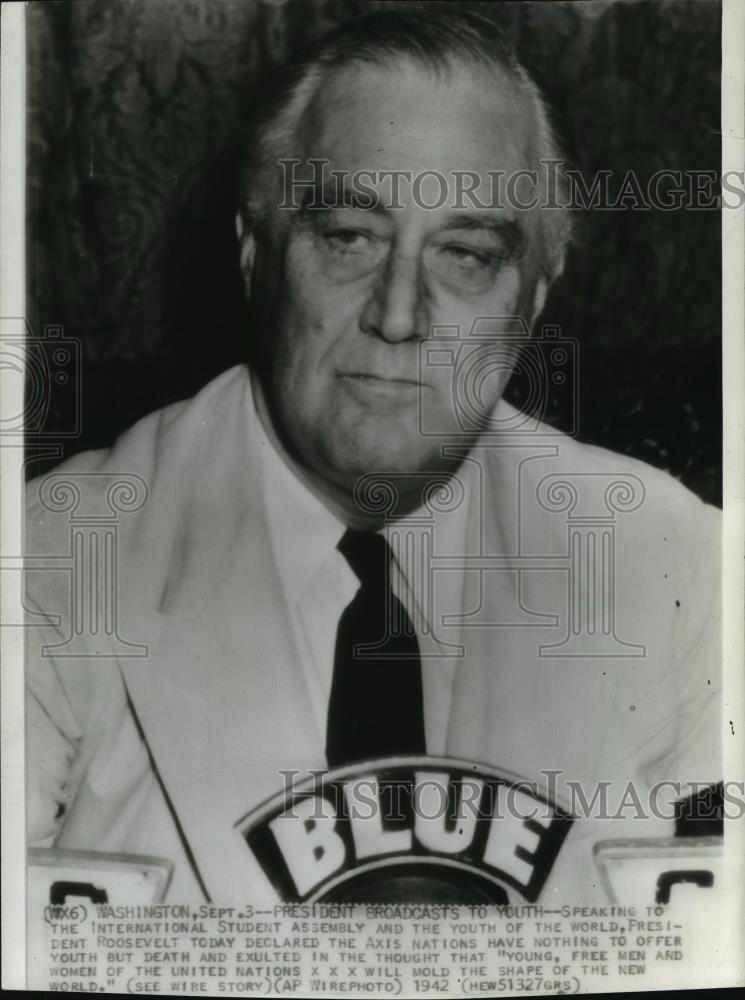 1942 Press Photo President Roosevelt Broadcasts to Youth - cvb75821 - Historic Images