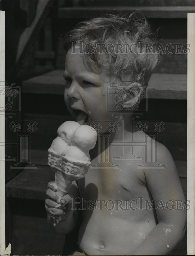 1941 Press Photo Leonard Sabo Eating Ice Cream - cvb75828 - Historic Images