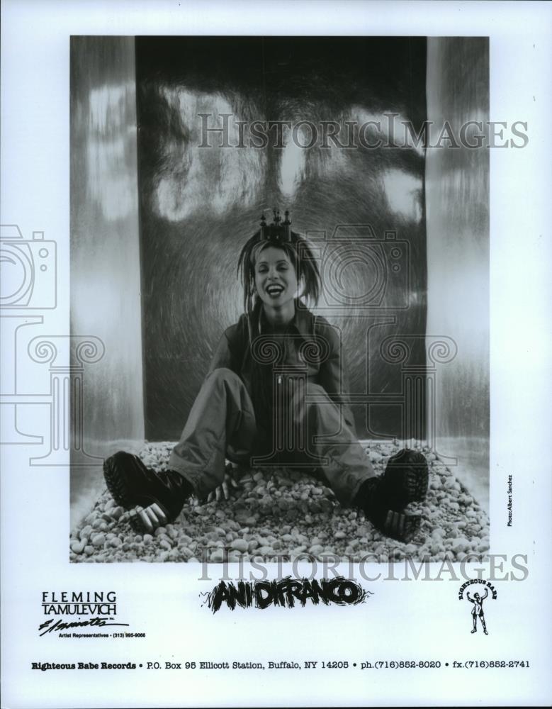 1998 Press Photo Ani Difranco, Poet, Singer &amp; Guitarist - cvb75894 - Historic Images