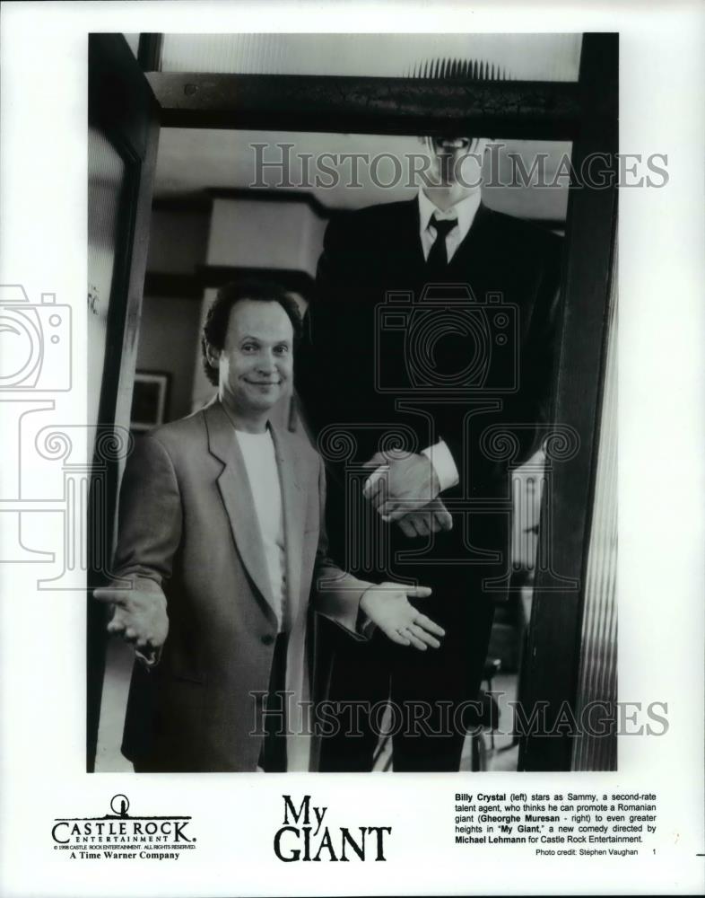 1998 Press Photo Billy Crystal and Gheorghe Muresan in My Giant. - cvp98185 - Historic Images